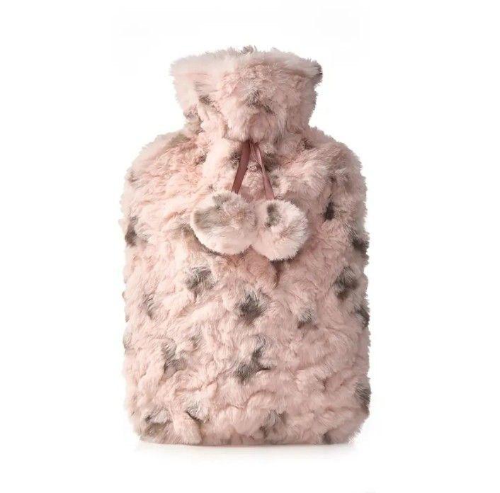 Грілка в плюшевому чохлі 2000 мл з декоративними помпонами 33*20 см